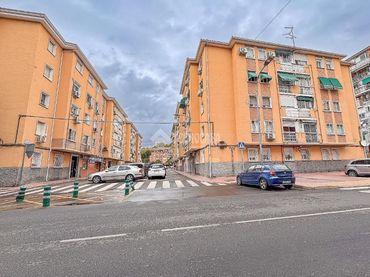 Pis amb ascensor en venda a Reyes Católicos