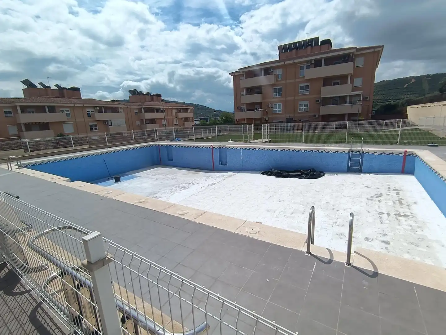 Swimming pool of Flat for sale in Argamasilla de Calatrava  with Heating, Private garden and Terrace