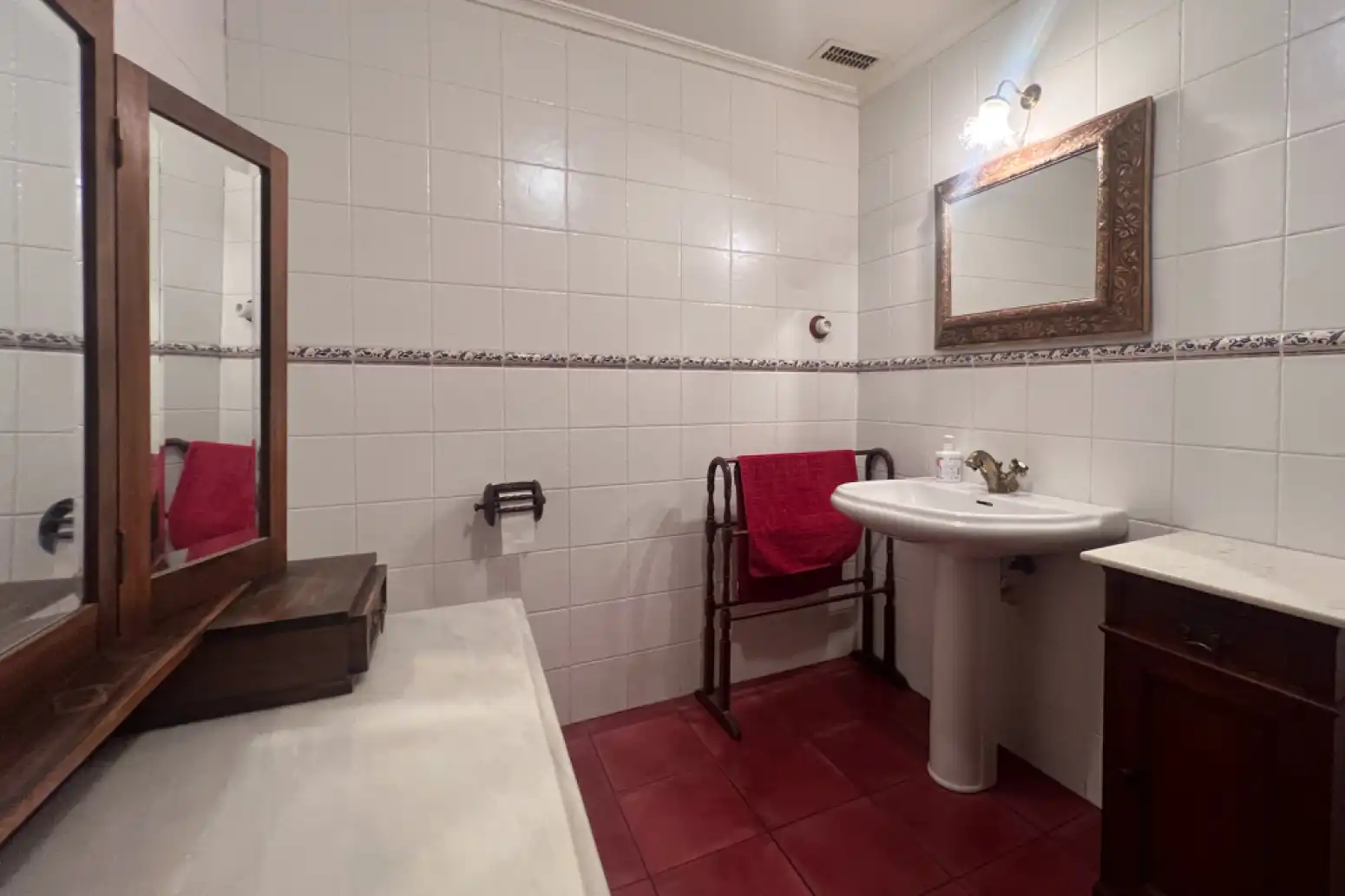 Badezimmer von Einfamilien-Reihenhaus zum Verkauf in Ruente mit Heizung, Terrasse und Balkon