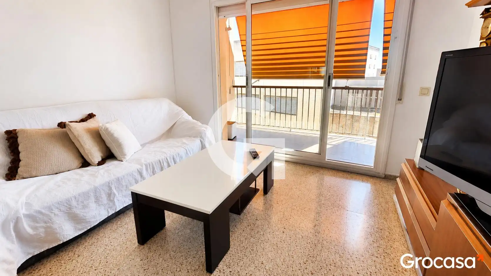 Sala de estar de Piso en venta en Vilanova i la Geltrú con Calefacción, Horno y Balcón