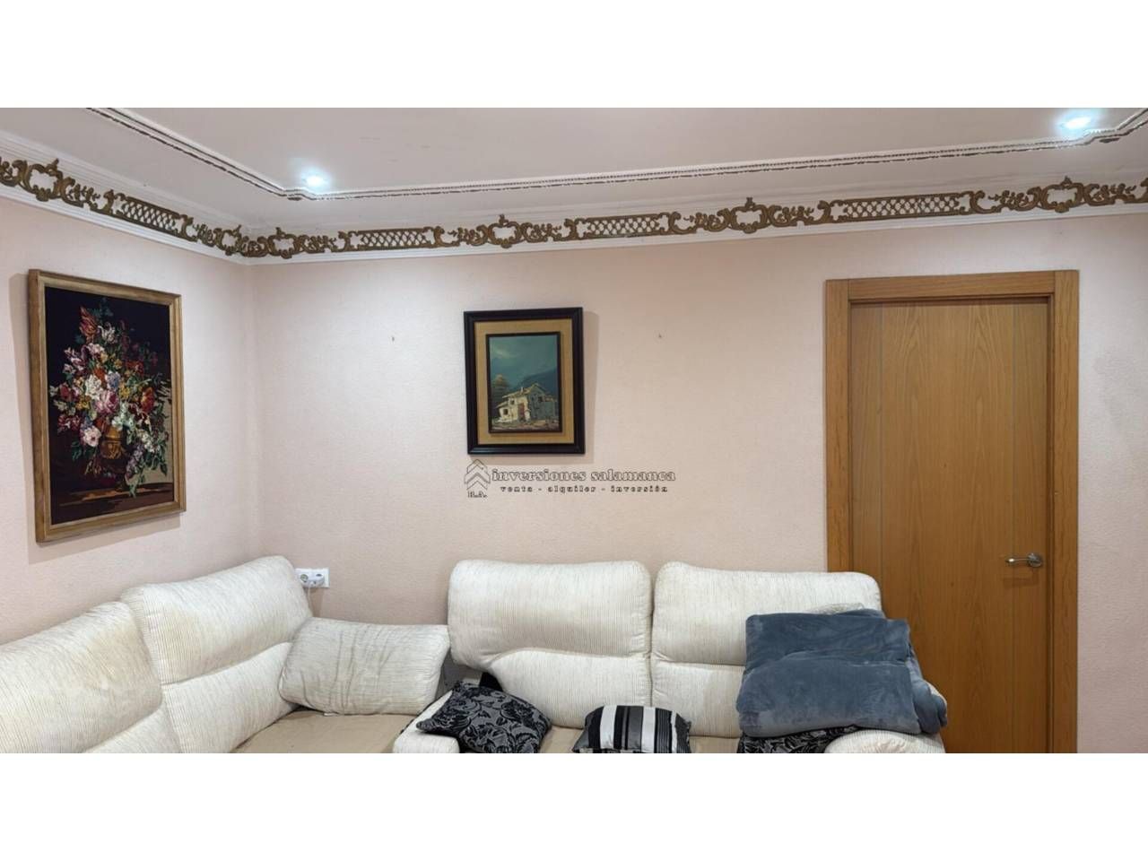 Living room of Flat for sale in Salamanca Capital  with Air Conditioner, Heating and Storage room