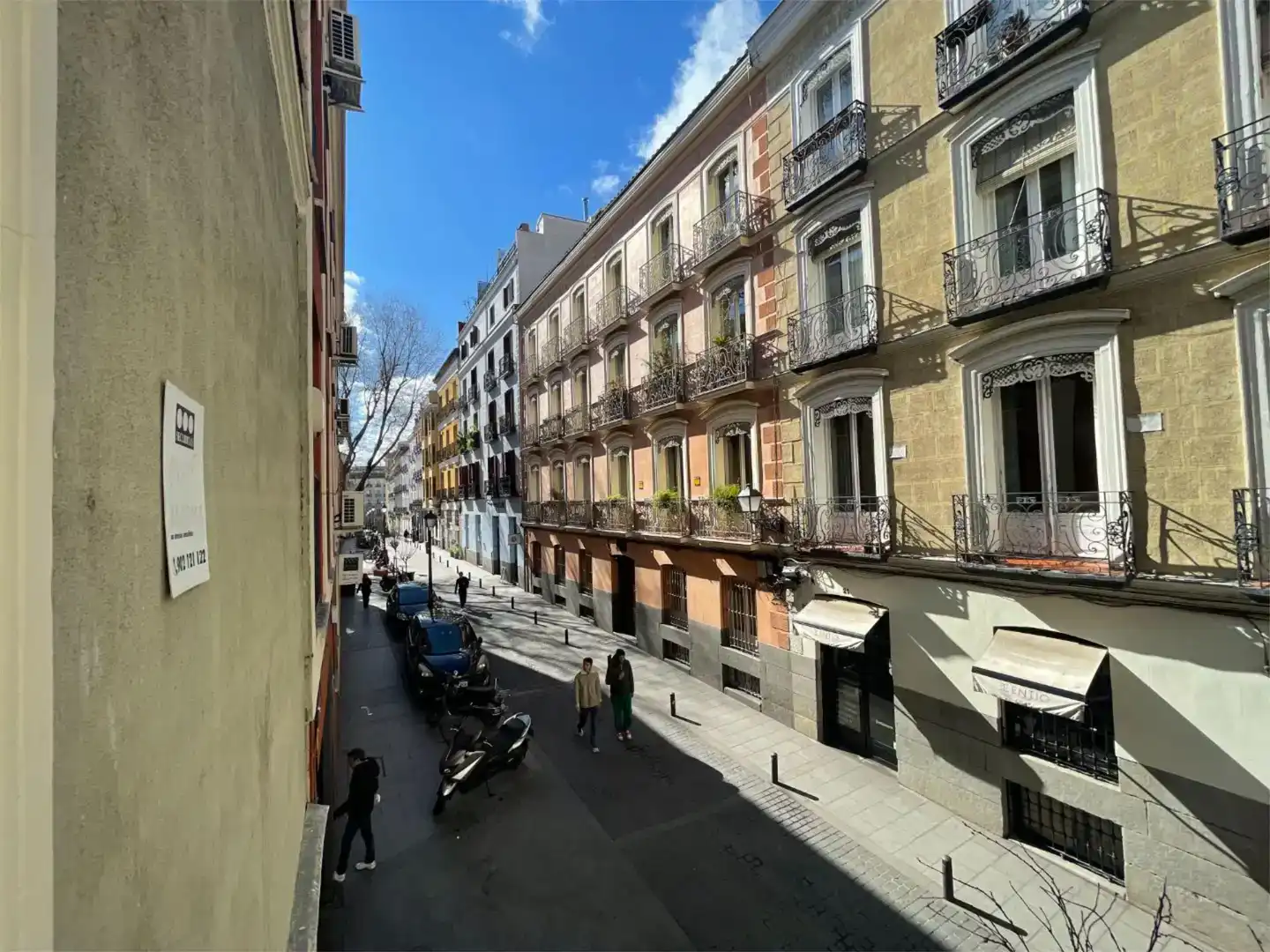 Außenansicht von Wohnungen zur Miete in  Madrid Capital mit Klimaanlage und Balkon