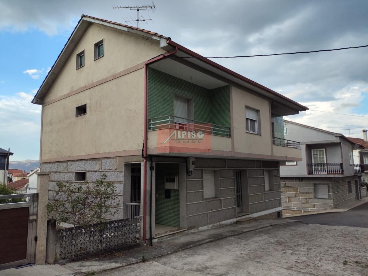 Vista exterior de Casa o xalet en venda en Ourense Capital  amb Jardí privat i Balcó
