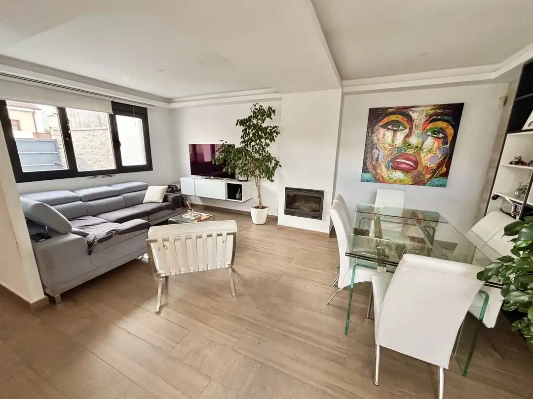 Sala de estar de Casa adosada en venta en Olías del Rey con Aire acondicionado, Calefacción y Piscina