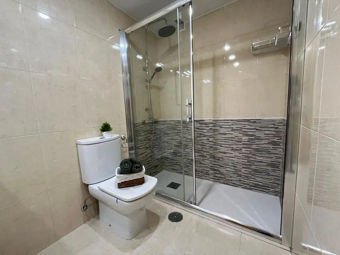 Baño de Piso en venta en  Pamplona / Iruña con Calefacción, Jardín privado y Trastero
