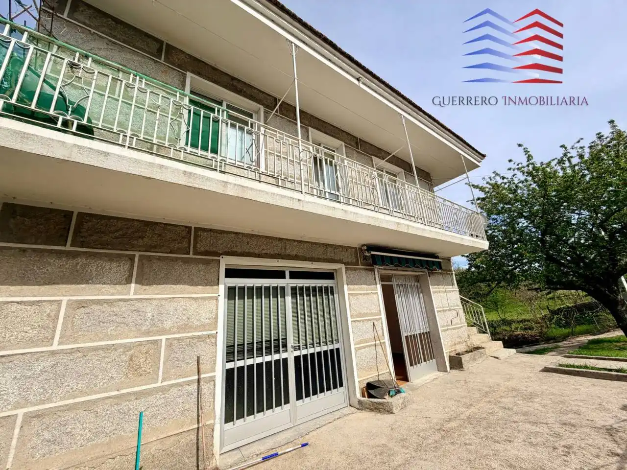 Vista exterior de Casa o xalet de lloguer en San Cibrao das Viñas amb Calefacció, Terrassa i Moblat