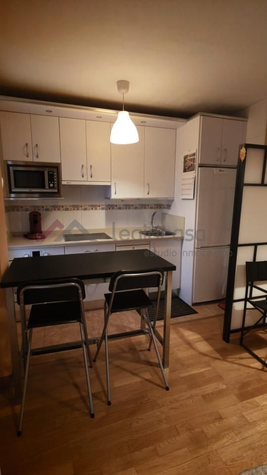 Cuina de Estudi en venda en San Andrés del Rabanedo amb Calefacció, Parquet i Terrassa