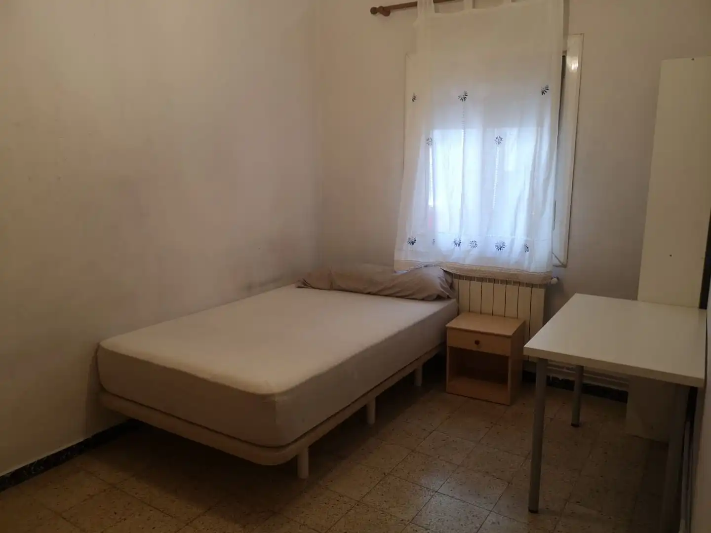 Wohnung zur Miete in N/A, Instituts - Universitat