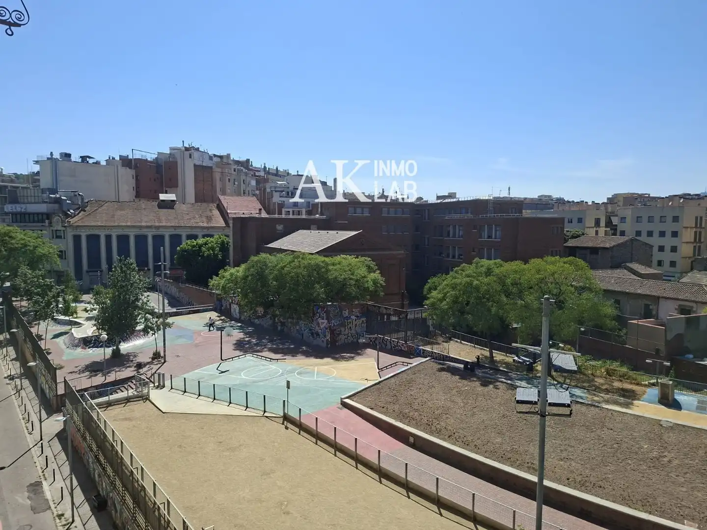 Vista exterior de Pis en venda en Barcelona amb Aire condicionat, Calefacció i Terrassa
