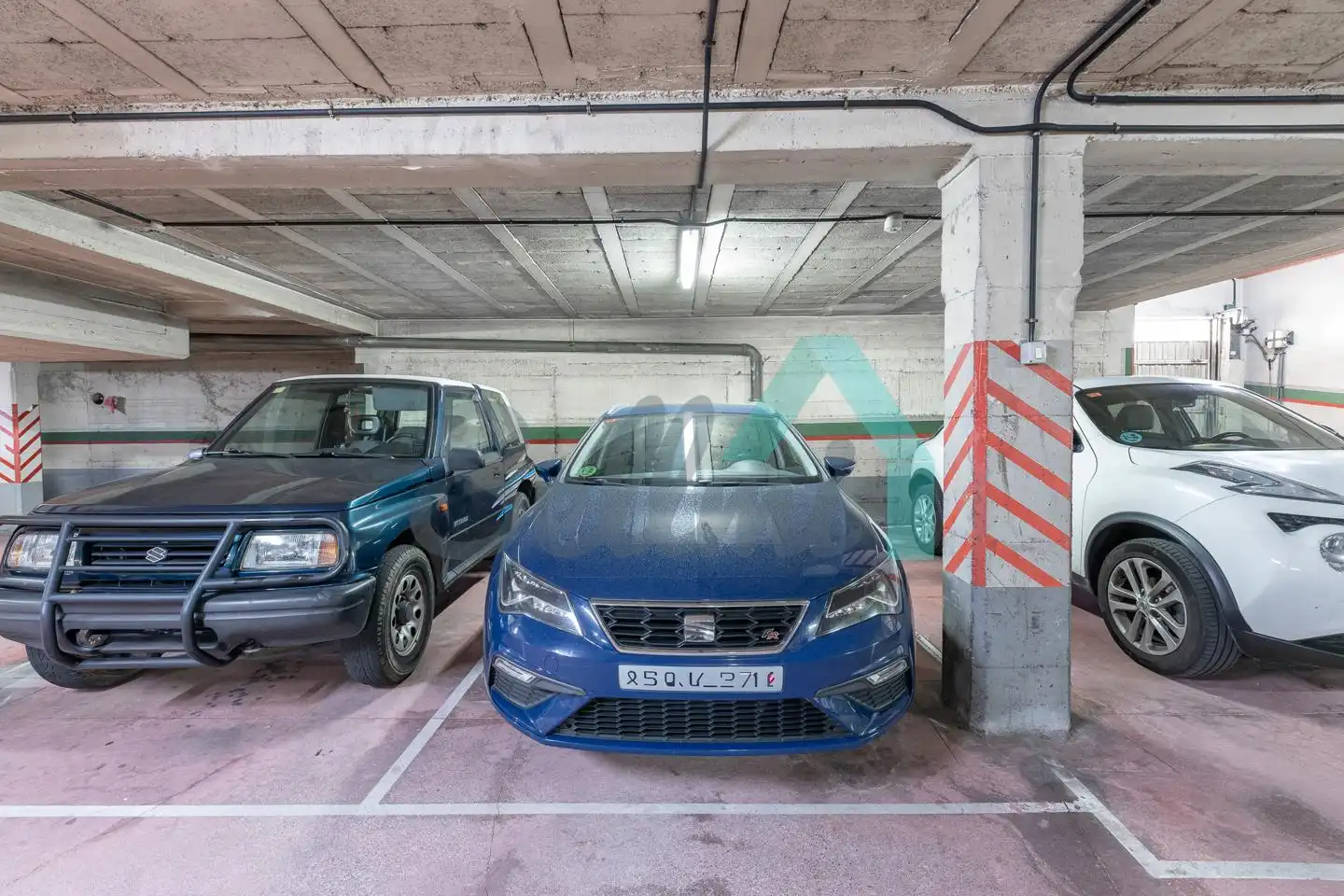 Aparcament de Pis de lloguer en Oviedo  amb Calefacció, Parquet i Terrassa