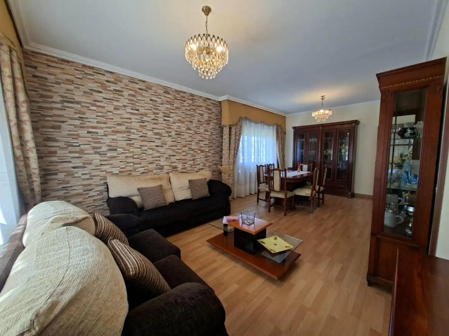 Sala d'estar de Casa o xalet en venda en Vilagarcía de Arousa amb Calefacció, Jardí privat i Terrassa