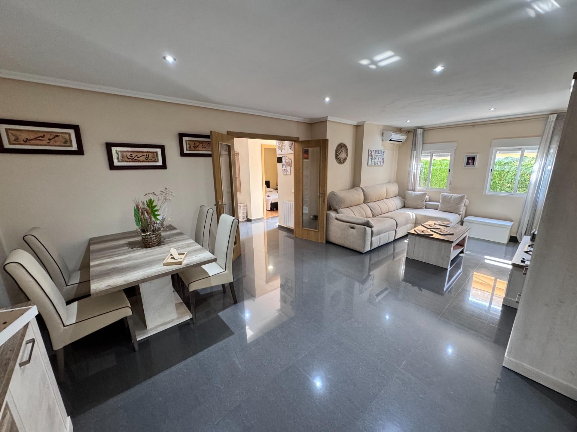 Living room of Single-family semi-detached for sale in Chiva  with Air Conditioner, Private garden and Terrace