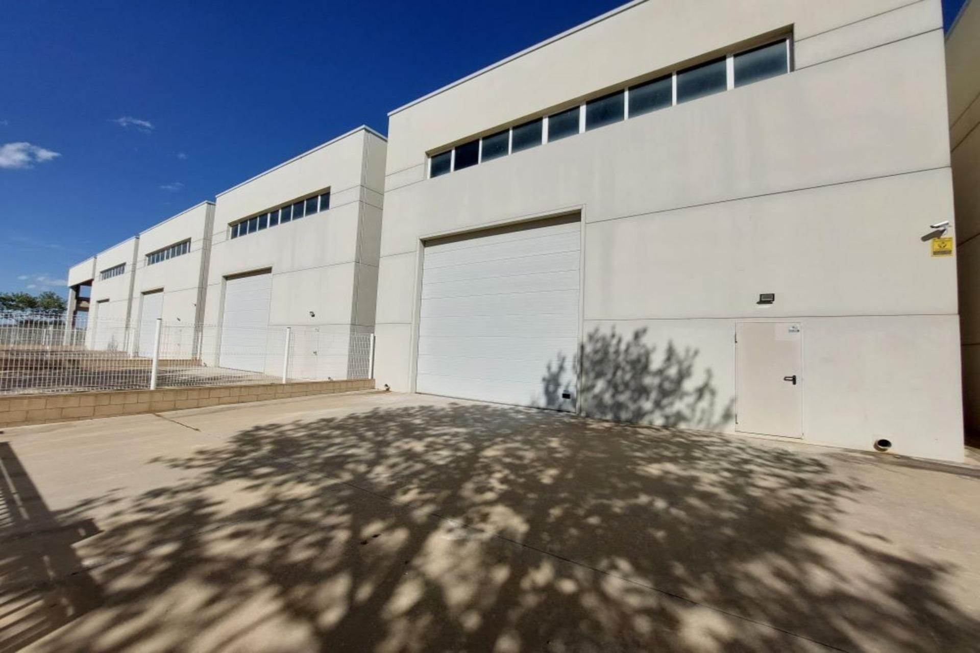 Vista exterior de Nau industrial de lloguer en Amposta