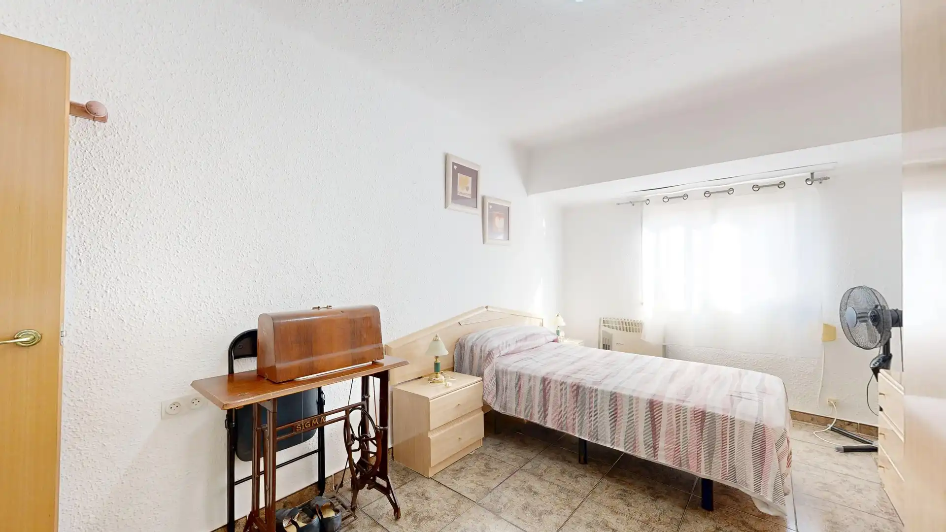 Habitación de Piso en venta en Valencia con Calefacción y Balcón