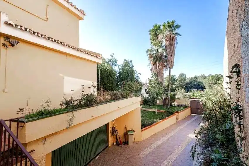 Außenansicht von Haus oder Chalet zum Verkauf in Málaga mit Klimaanlage, Heizung und Privatgarten