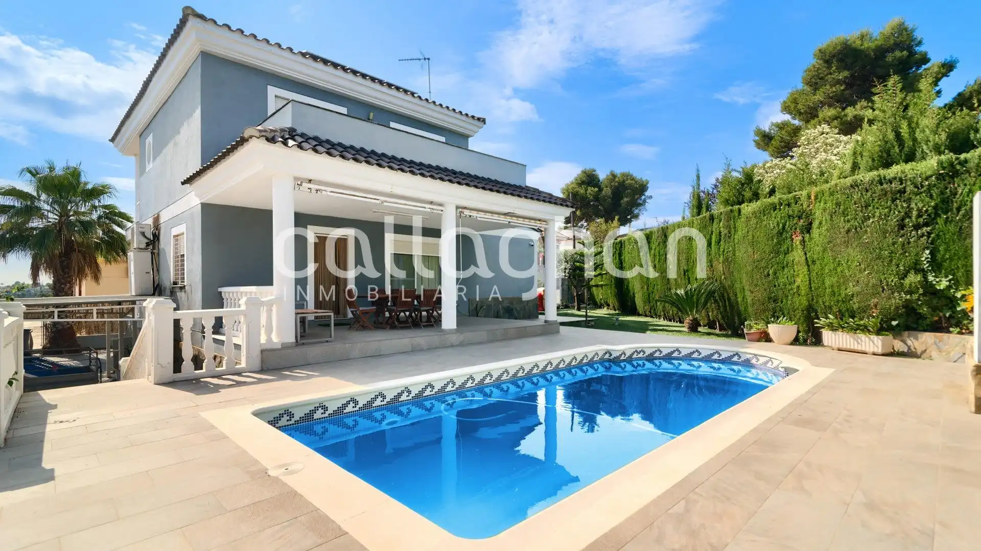 Detached house with terrace for sale in Carrer Del pi blanc