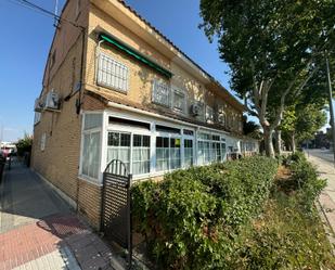 Exterior view of Single-family semi-detached for sale in  Madrid Capital  with Air Conditioner and Terrace