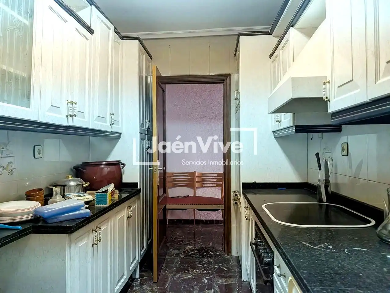 Cuina de Casa adosada en venda en Jaén amb Aire condicionat, Calefacció i Terrassa