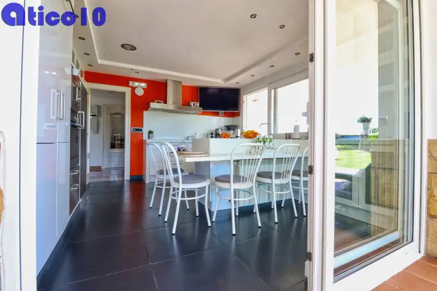 Cocina de Casa o chalet en venta en Gijón  con Calefacción, Jardín privado y Parquet