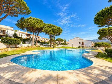 Adosado con piscina en venta en COSTA BRAVA 1