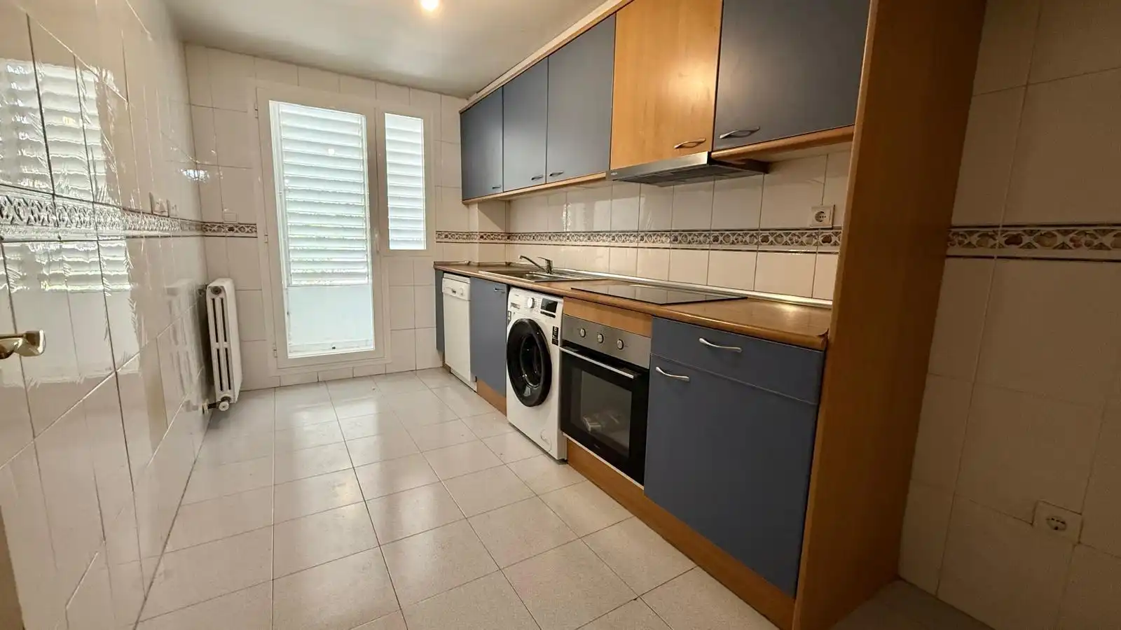 Kitchen of Flat for rent in Zaragoza  with Heating, Terrace and Storage room