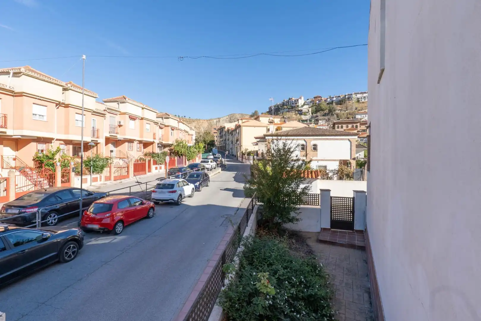 Vista exterior de Casa adosada en venta en Cenes de la Vega con Aire acondicionado, Calefacción y Jardín privado