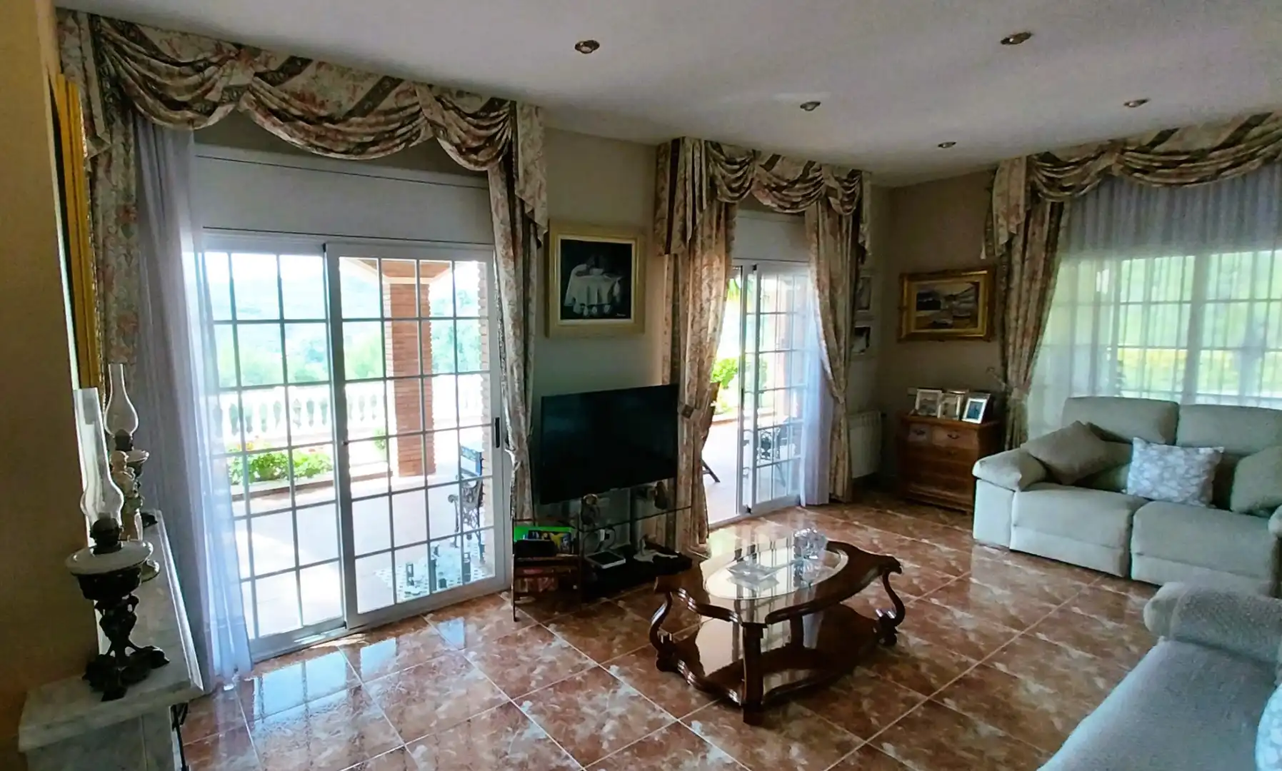 Sala de estar de Casa o chalet en venta en Vallirana con Calefacción, Jardín privado y Trastero