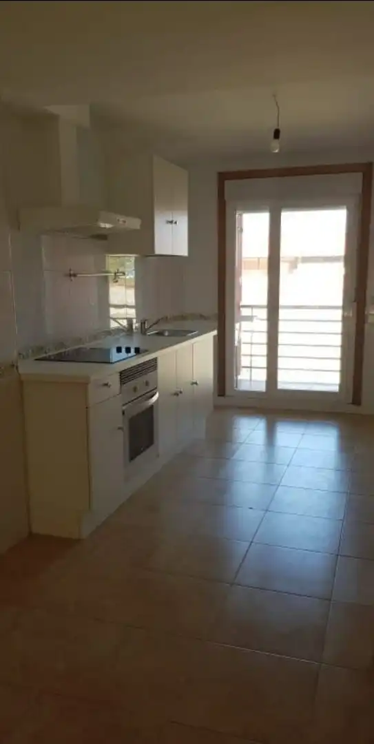 Küche von Wohnung zum Verkauf in Vilagarcía de Arousa mit Parkett, Abstellraum und Ofen