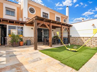 Adosado con piscina en venta en Cártama pueblo