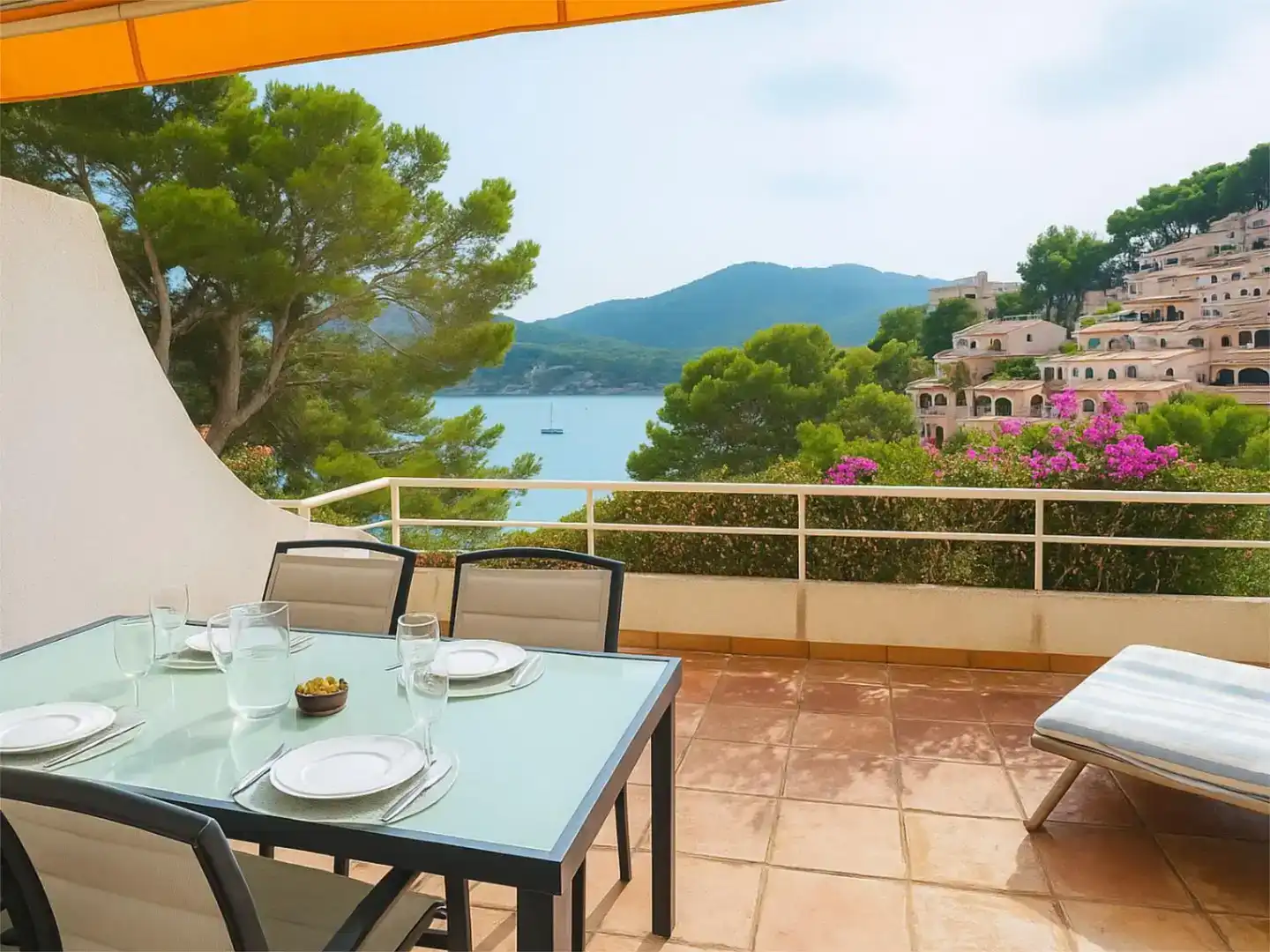 Terrasse von Wohnungen zum Verkauf in Capdepera mit Klimaanlage, Schwimmbad und Balkon