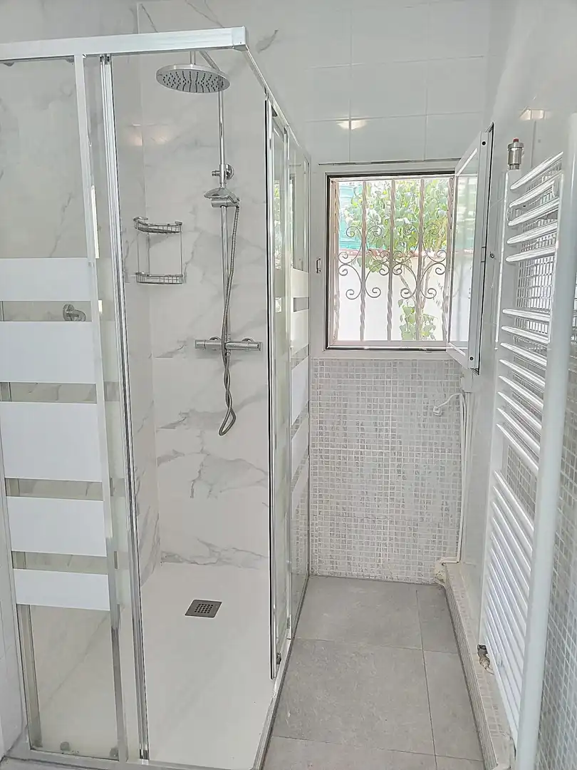 Baño de Casa o chalet en venta en Arganda del Rey con Aire acondicionado, Calefacción y Jardín privado