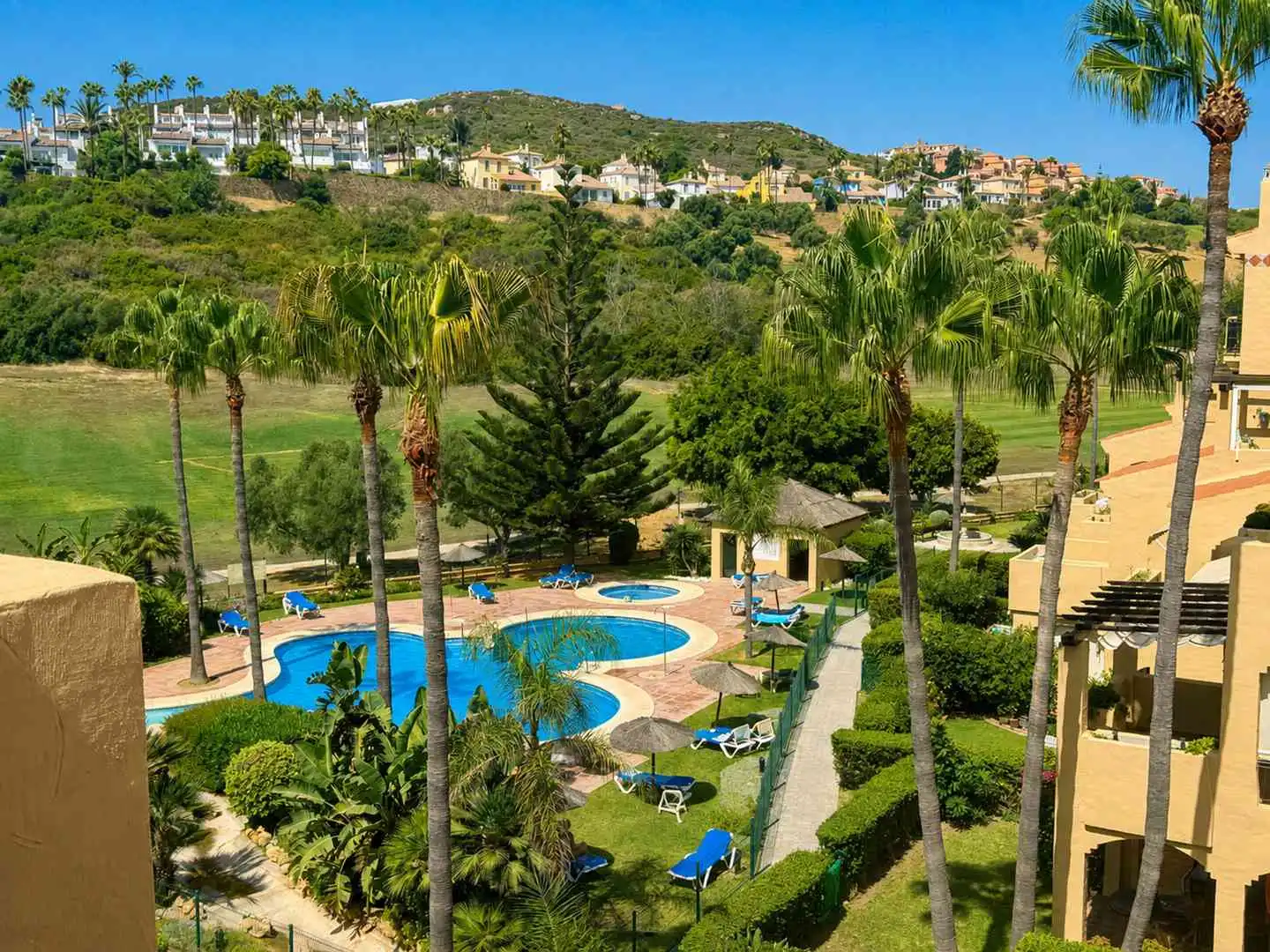 Vista exterior de Dúplex en venta en Manilva con Aire acondicionado, Calefacción y Terraza
