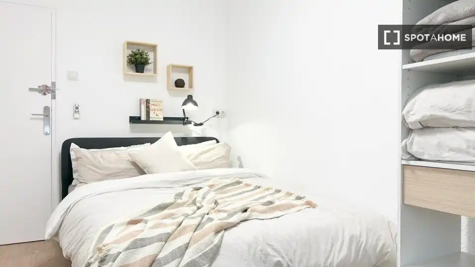 Bedroom of Flat for rent in Madrid  with Air Conditioner, Heating and Furnished