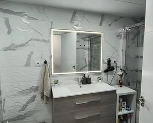 Bathroom of Flat for sale in Villanueva del Pardillo  with Community pool