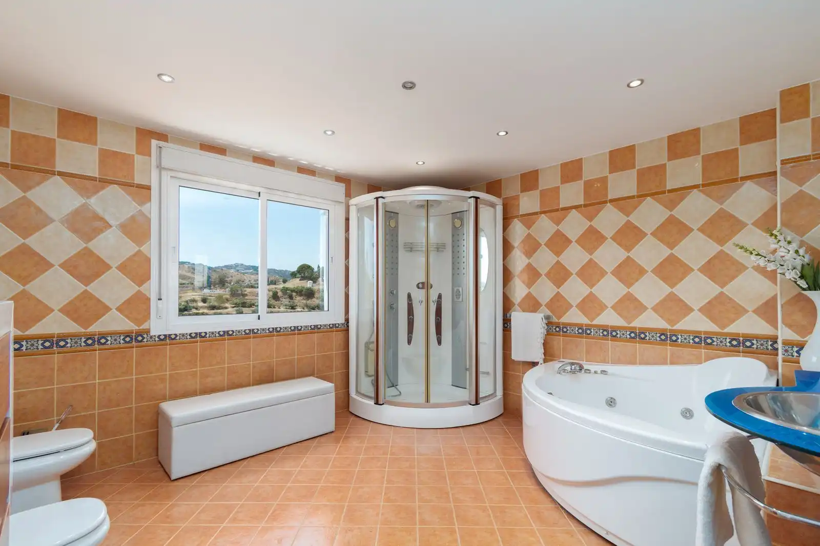 Badezimmer von Einfamilien-Reihenhaus zum Verkauf in Mijas mit Klimaanlage, Terrasse und Abstellraum