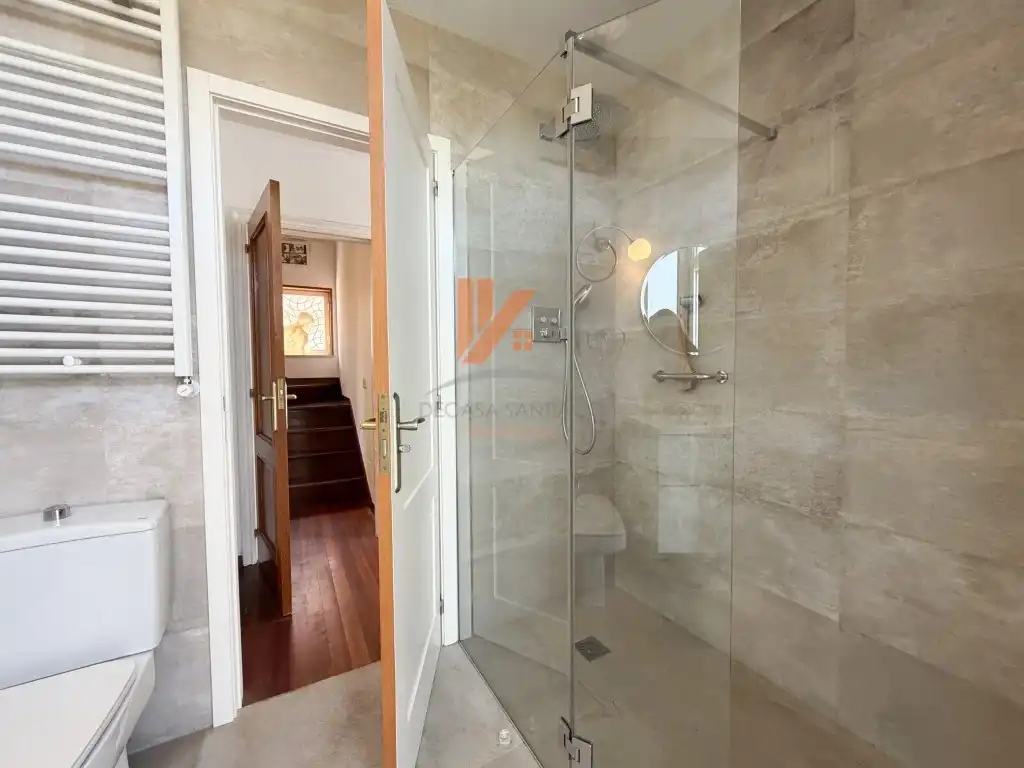 Baño de Casa adosada en venta en Brión con Jardín privado, Trastero y Horno