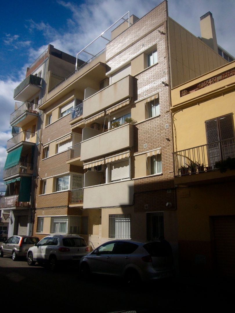 Vista exterior de Pis en venda en Sant Pere de Ribes amb Terrassa i Balcó