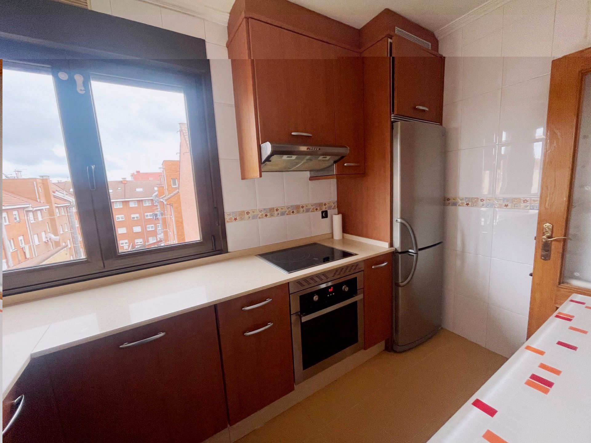 Cuina de Dúplex de lloguer en Gijón  amb Calefacció, Parquet i Traster