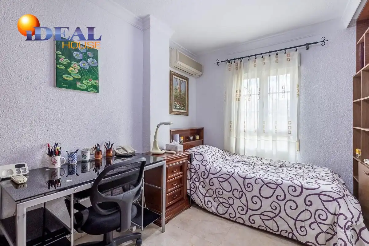 Piso con ascensor en venta en Calle ARQUITECTO JIMENEZ LACAL, imagen 25