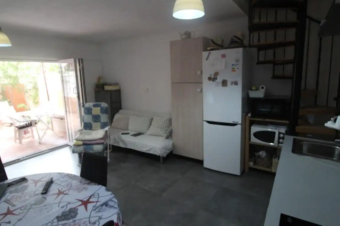 Sala d'estar de Casa adosada en venda en Torrevieja amb Jardí privat, Terrassa i Moblat