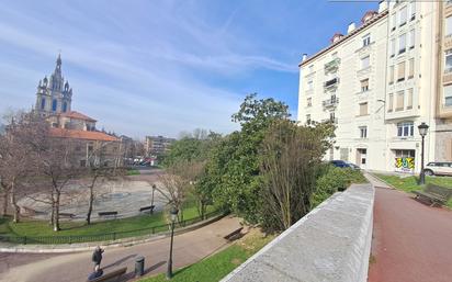 Vista exterior de Pis en venda en Bilbao 