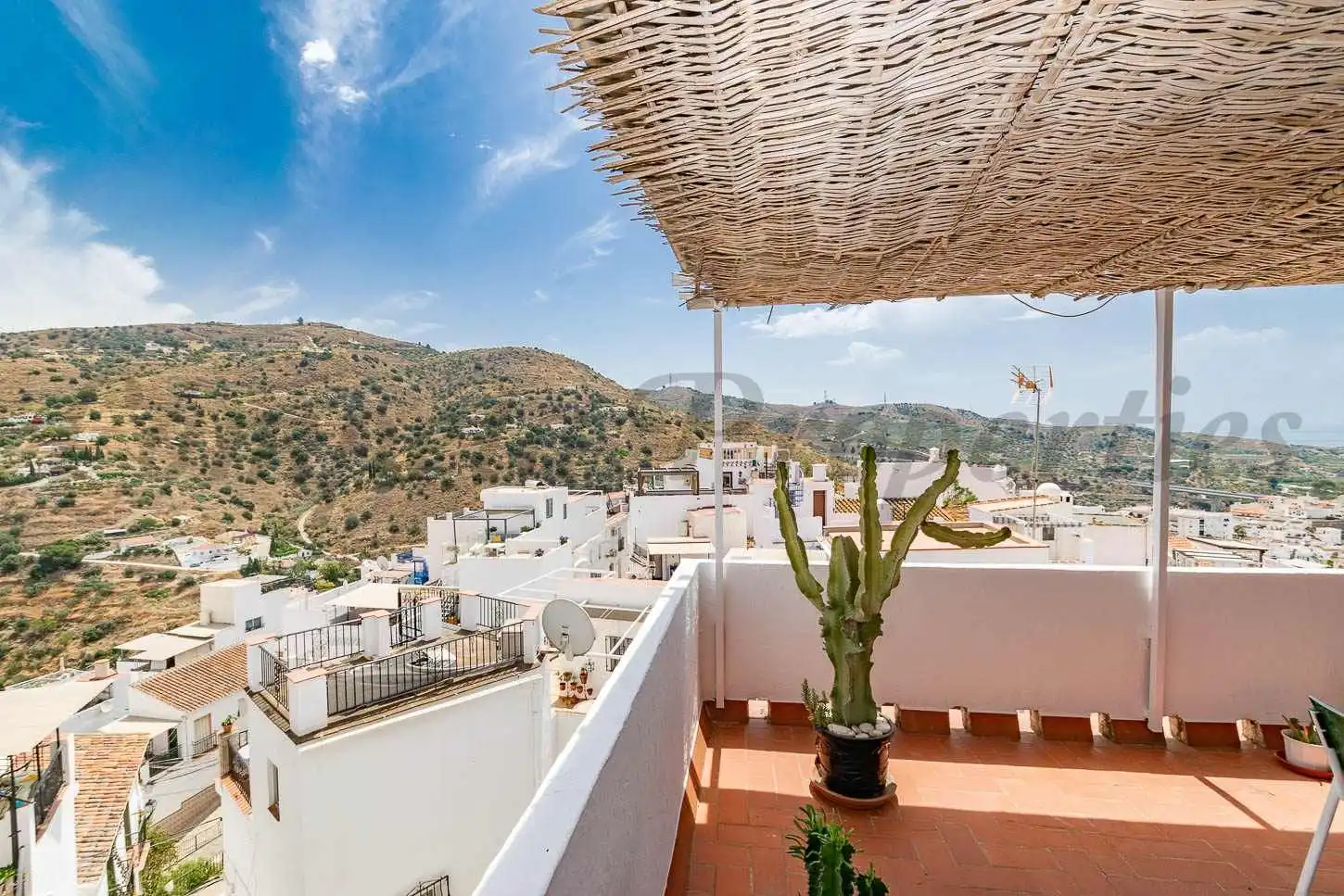 Vista exterior de Casa o xalet en venda en Torrox amb Terrassa i Balcó