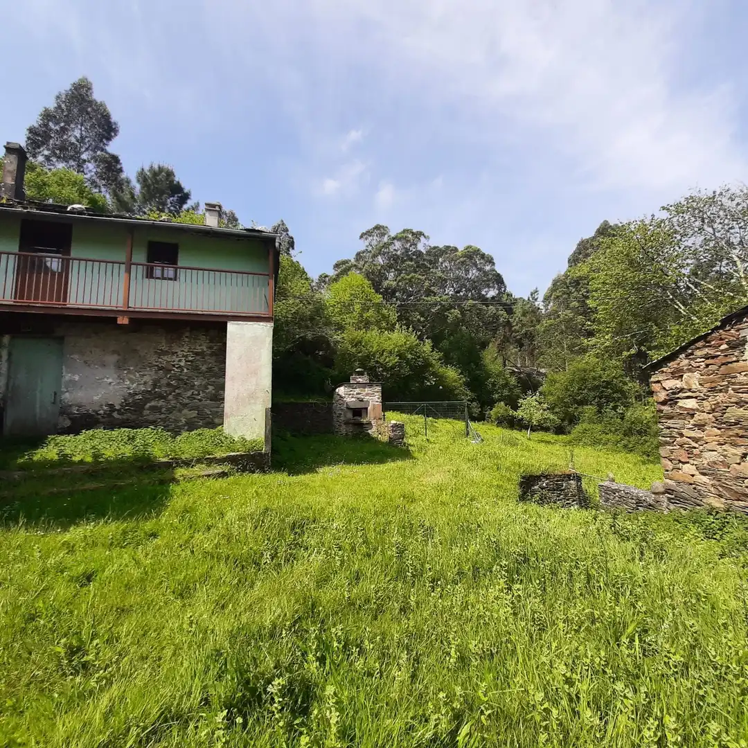 Finca rústica en venda en Viveiro amb Jardí privat