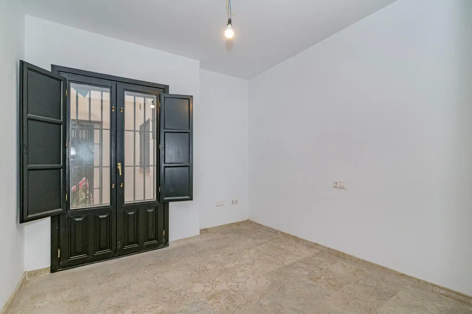 Piso en venta en La Zubia con Calefacción y Balcón