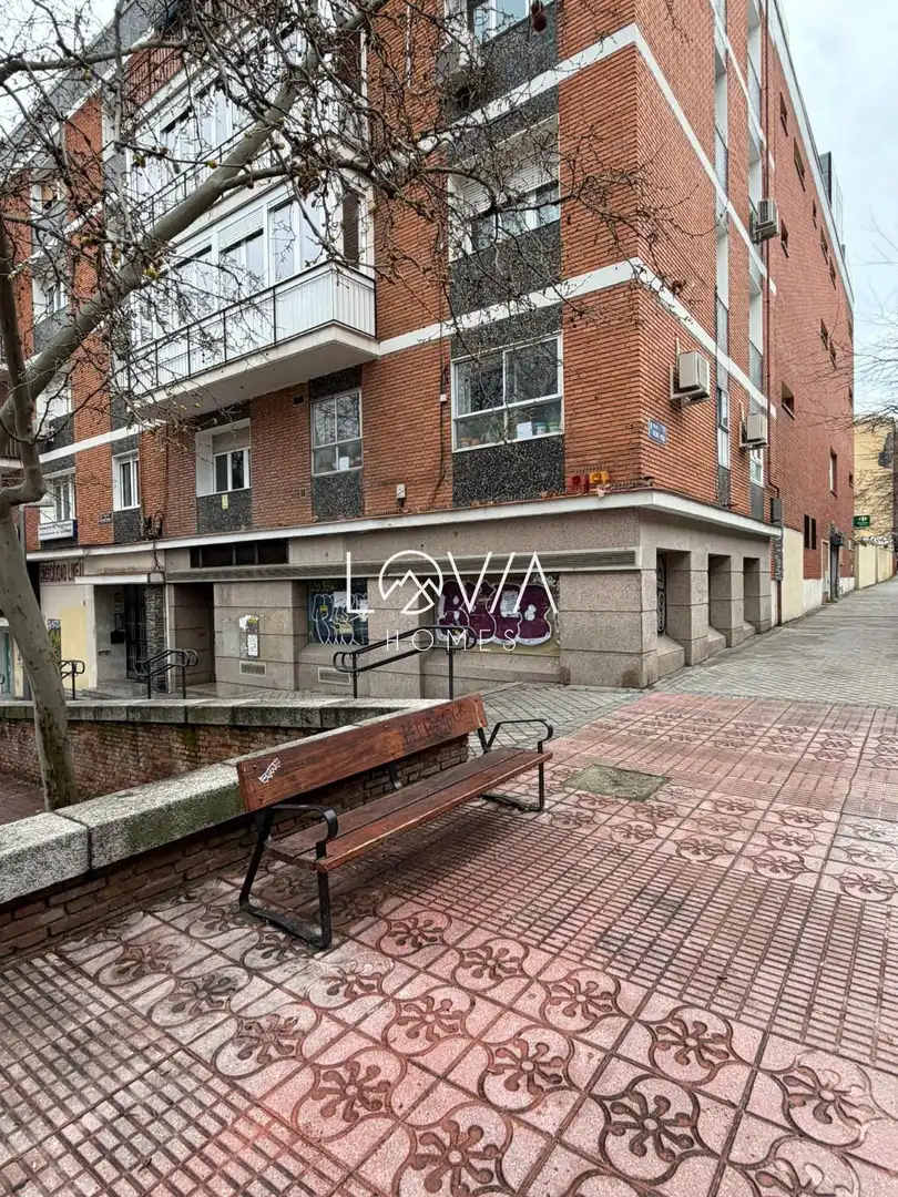 Vista exterior de Local en venda en Madrid