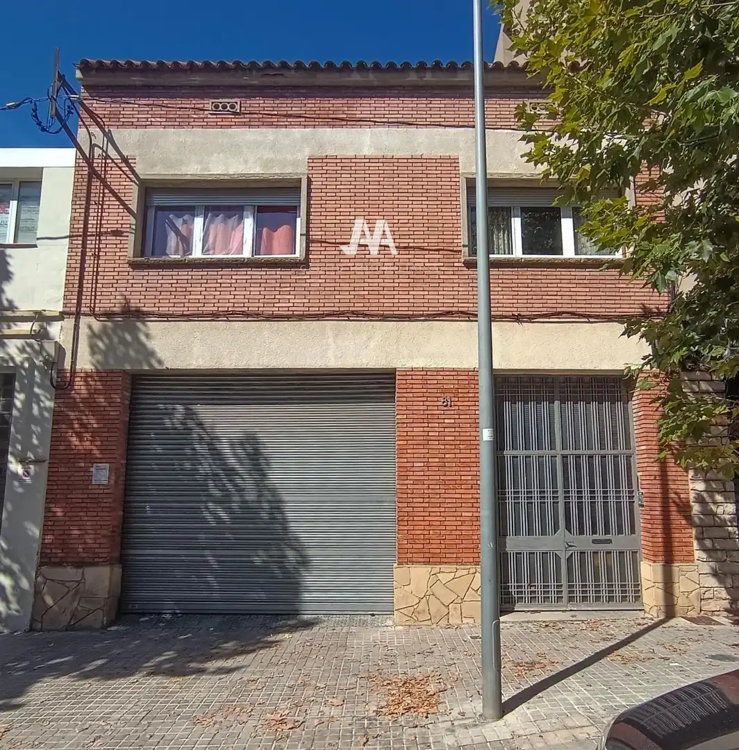 Vista exterior de Casa adosada en venda en Igualada amb Aire condicionat, Calefacció i Terrassa
