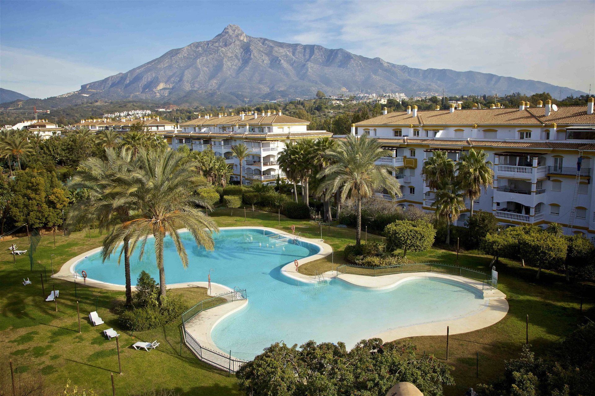 Planta baja de alquiler en La Dama de Noche - La Alzambra, Nueva Andalucía
