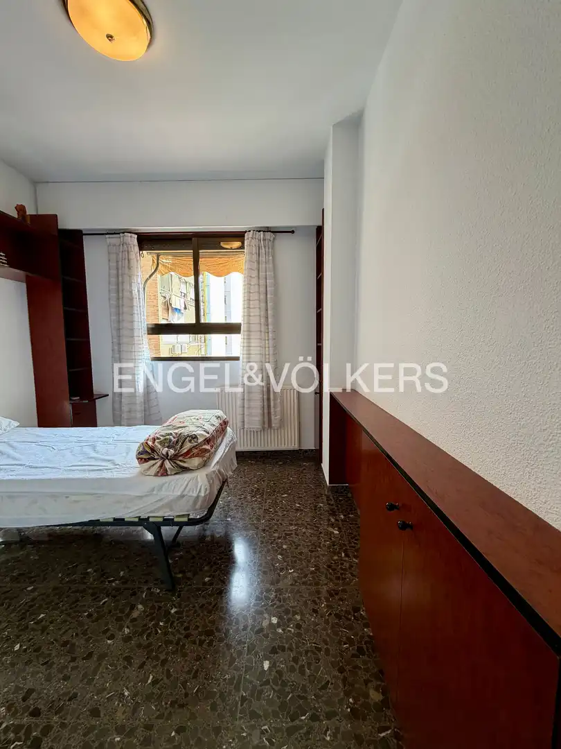 Bedroom of Flat for rent in Valencia  with Air Conditioner, Heating and Balcony