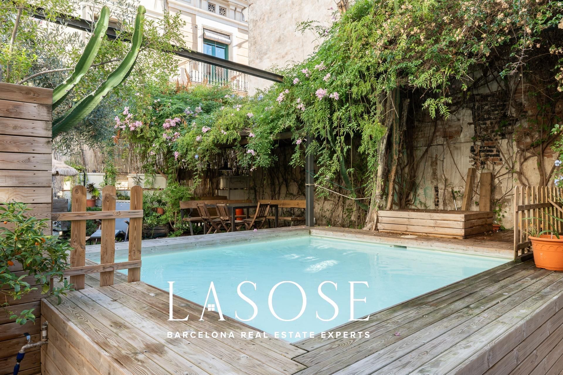 Swimming pool of Flat for sale in  Barcelona Capital  with Air Conditioner, Heating and Terrace