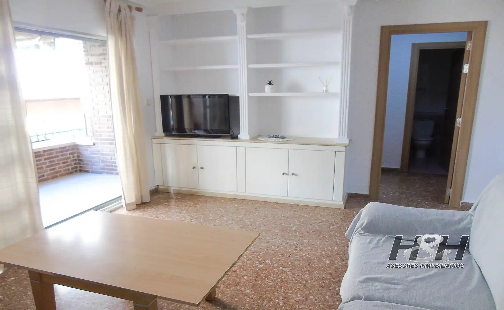 Sala d'estar de Pis de lloguer en Valencia amb Terrassa, Traster i Balcó
